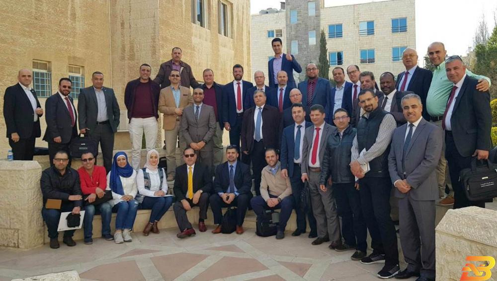 صورة جماعية للمشاركين في التدريب البنك الاسلامي العربي ينفذ برنامجًا تدريبيًا في الأردن