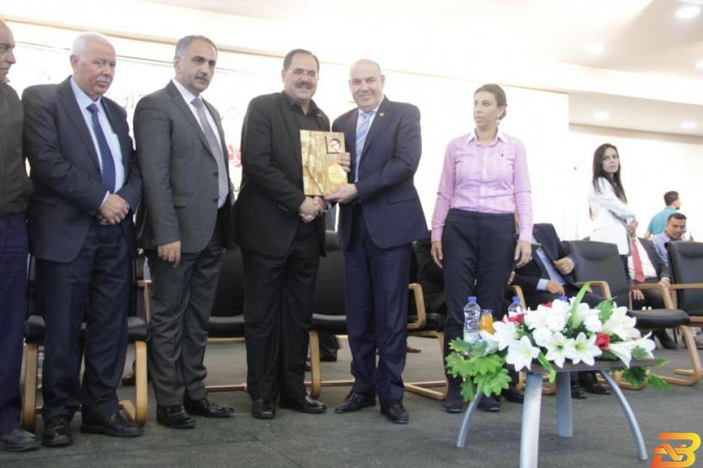 جانب من تكريم بنك القدس بنك القدس يقدم رعايته للأسبوع الأولمبي المدرسي