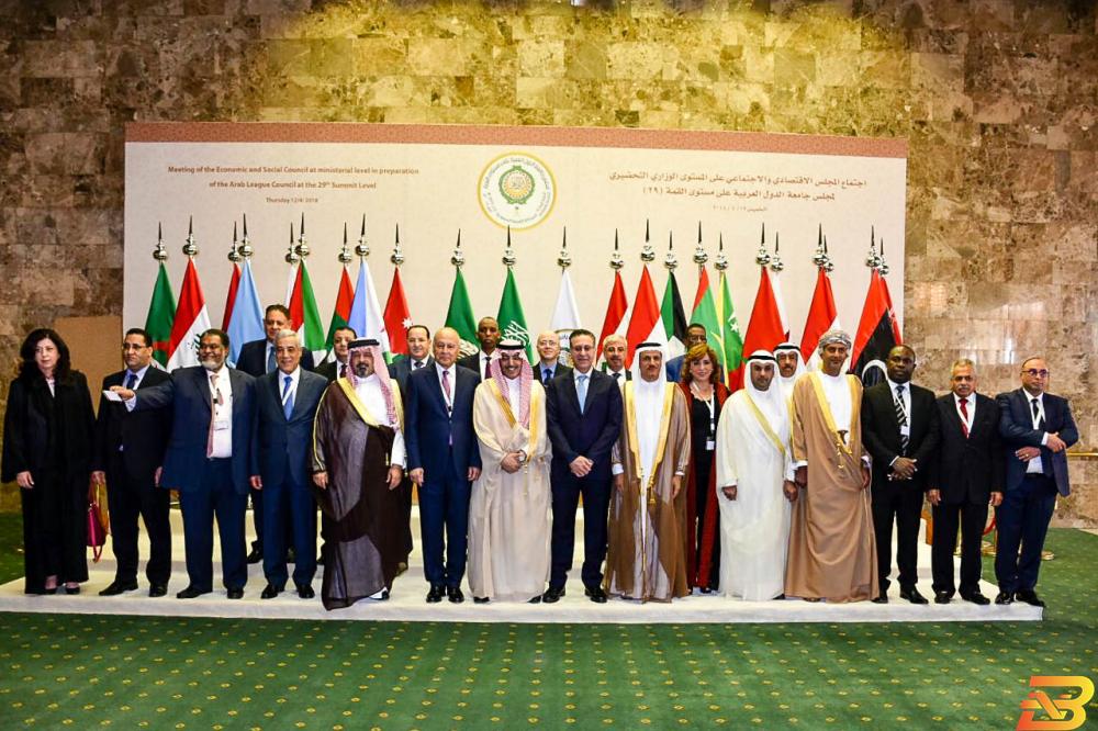 صورة جماعية لوزراء الاقتصاد العرب في ختام اجتماعهم وزراء الاقتصاد والتجارة العرب يؤكدون الالتزام بالتطبيق الكامل لأحكام منطقة التجارة الحرة العربية