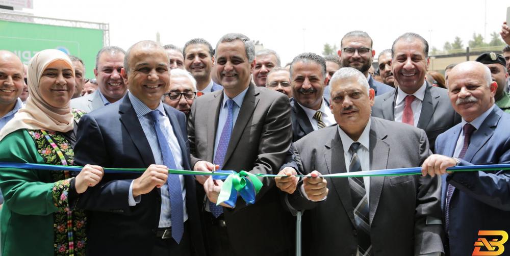 قص شريط الافتتاح مجموعة الاتصالات تفتتح معرض بالتل ومعرض جوال