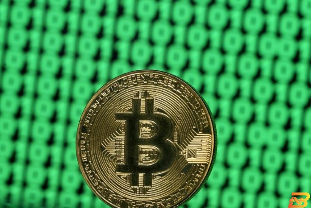 شعار عملة بيتكوين الافتراضية - أرشيف رويترز ألماني يؤسس بنكا يستخدم عملة بيتكوين في تحويل القروض عبر الإنترنت