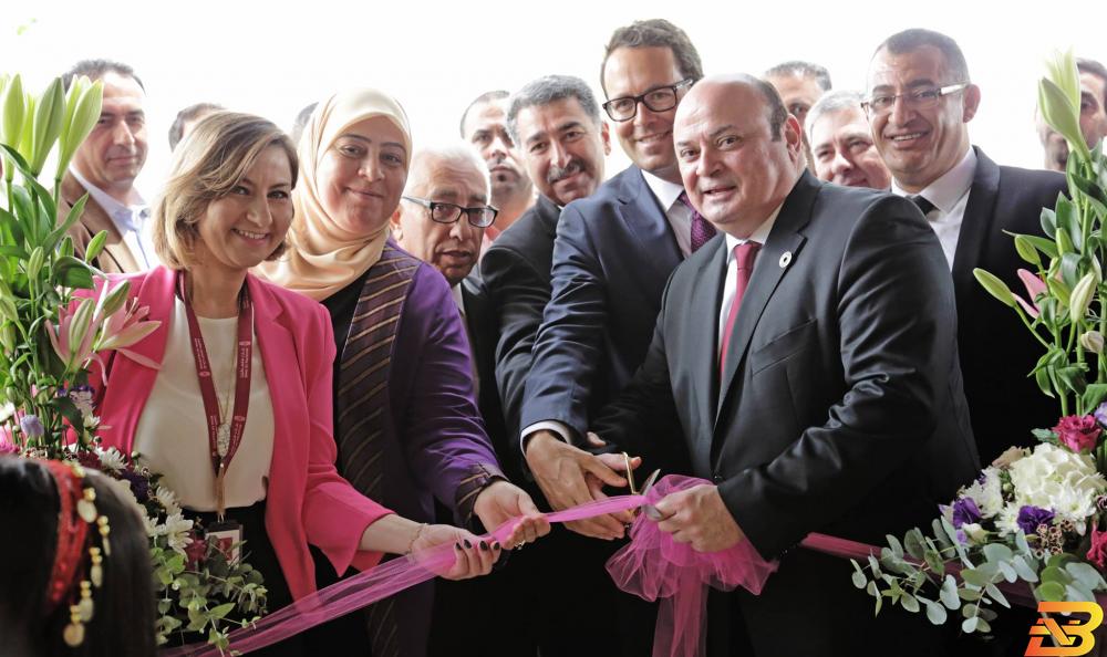 افتتاح مكتب لبنك فلسطين في حي الطيرة برام الله