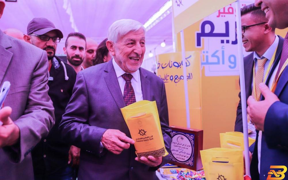 جانب من مشاركة البنك البنك الإسلامي الفلسطيني يشارك في المعرض الزراعي بالخليل