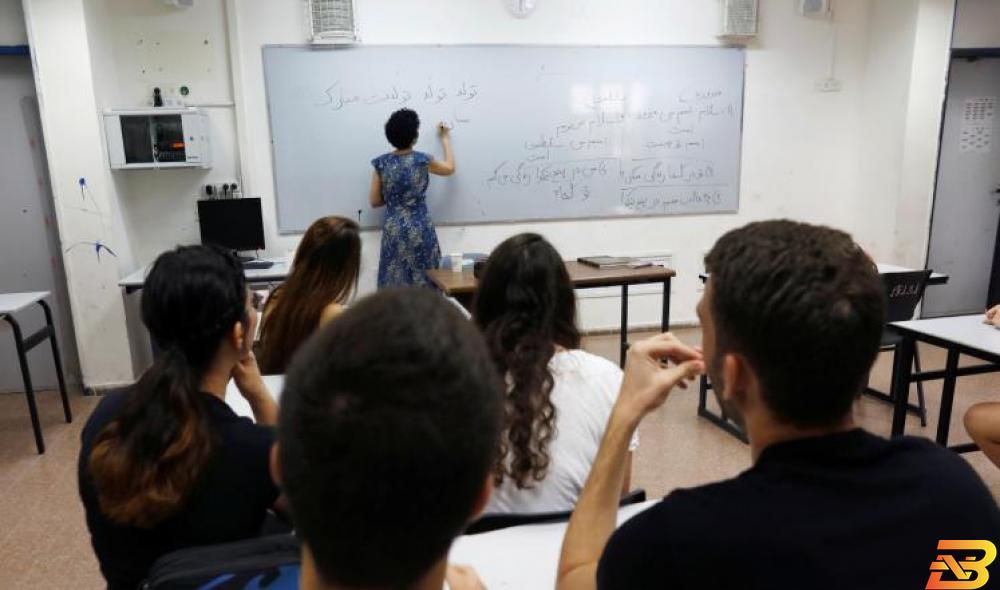 طلاب إسرائيليون في أحد الصفوف-تصوير رويترز 59 % من الجامعيين في إسرائيل يخططون للهجرة