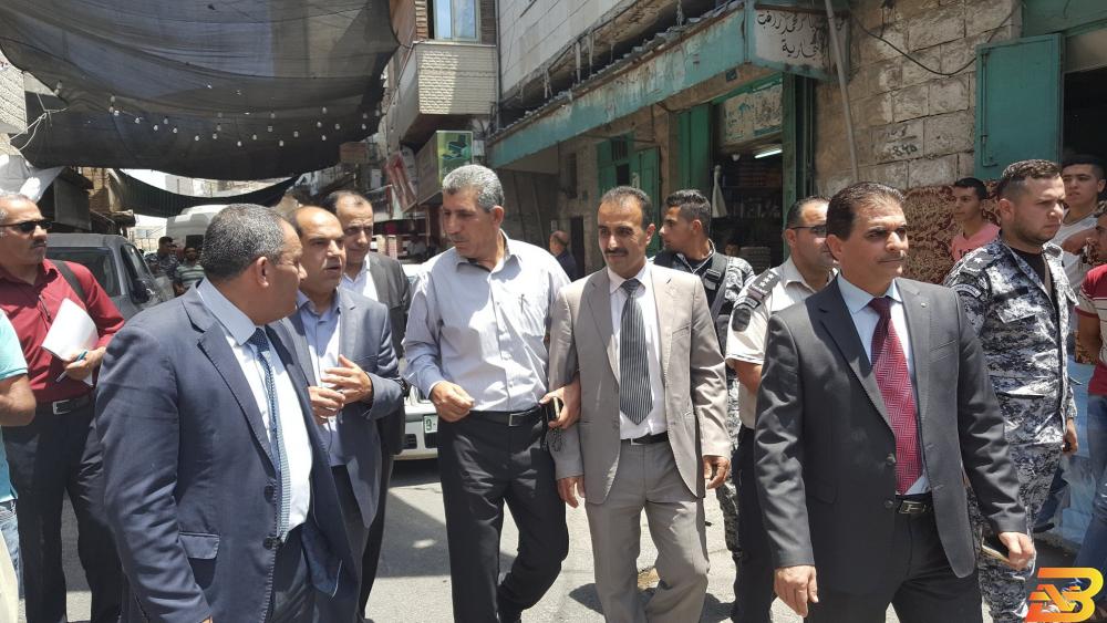 جانب من الجولة وزارة الاقتصاد تنفذ جولة ميدانية لأسواق جنوب الخليل