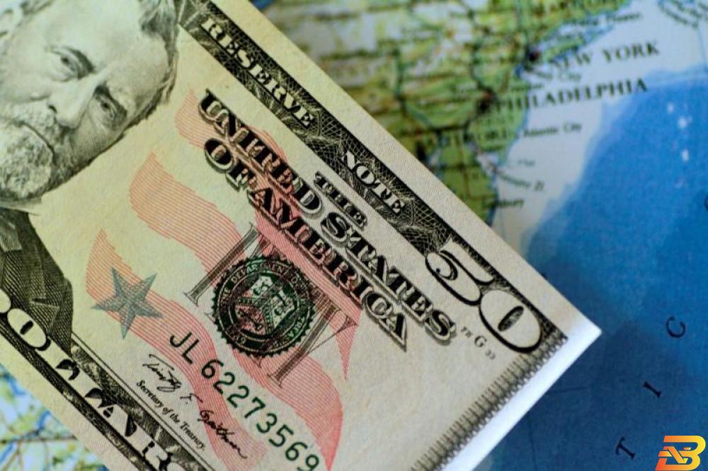 الدولار يرتفع قبيل قرار مجلس الاحتياطي الاتحادي