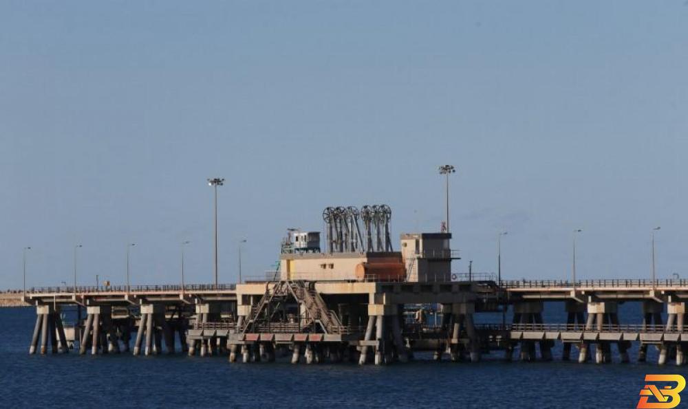 تضرر ثاني صهريج لتخزين النفط بميناء رأس لانوف الليبي مع استمرار القتال