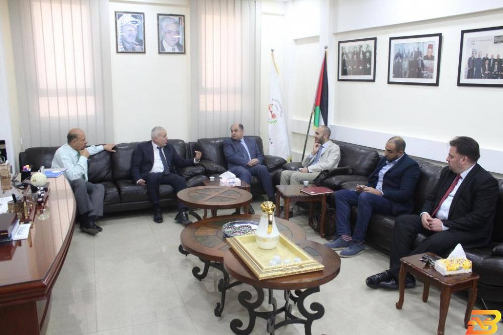 جانب من الاجتماع غرفة الخليل تبحث تعزيز العلاقات الاقتصادية مع إيطاليا