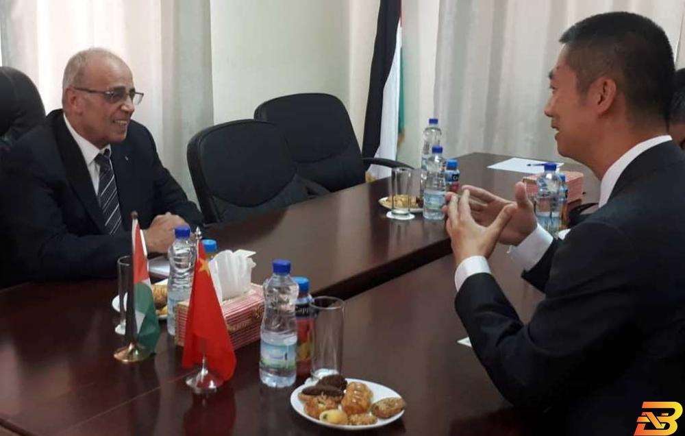 جانب من اللقاء وزير المواصلات يبحث مع السفير الصيني عددا من المشاريع
