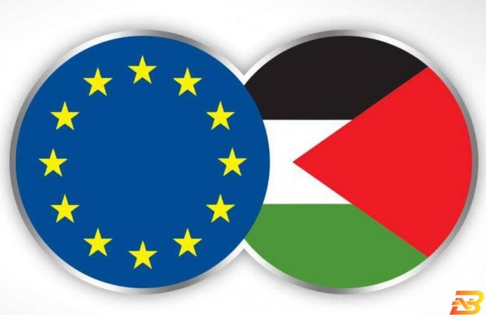 علما فلسطين والاتحاد الأوروبي-صورة للتوضيح فقط الاتحاد الاوروبي يطلق خطة استثمارية جديدة في فلسطين