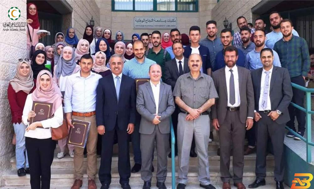 صورة جماعية للمشاركين في البرنامج البنك الاسلامي العربي ينفذ برنامجًا تدريبيًا لطلبة جامعة النجاح