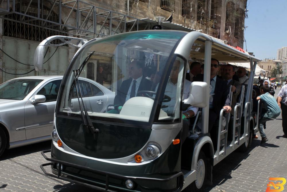 الخليل: افتتاح مشروع حافلات النقل الكهربائية في البلدة القديمة