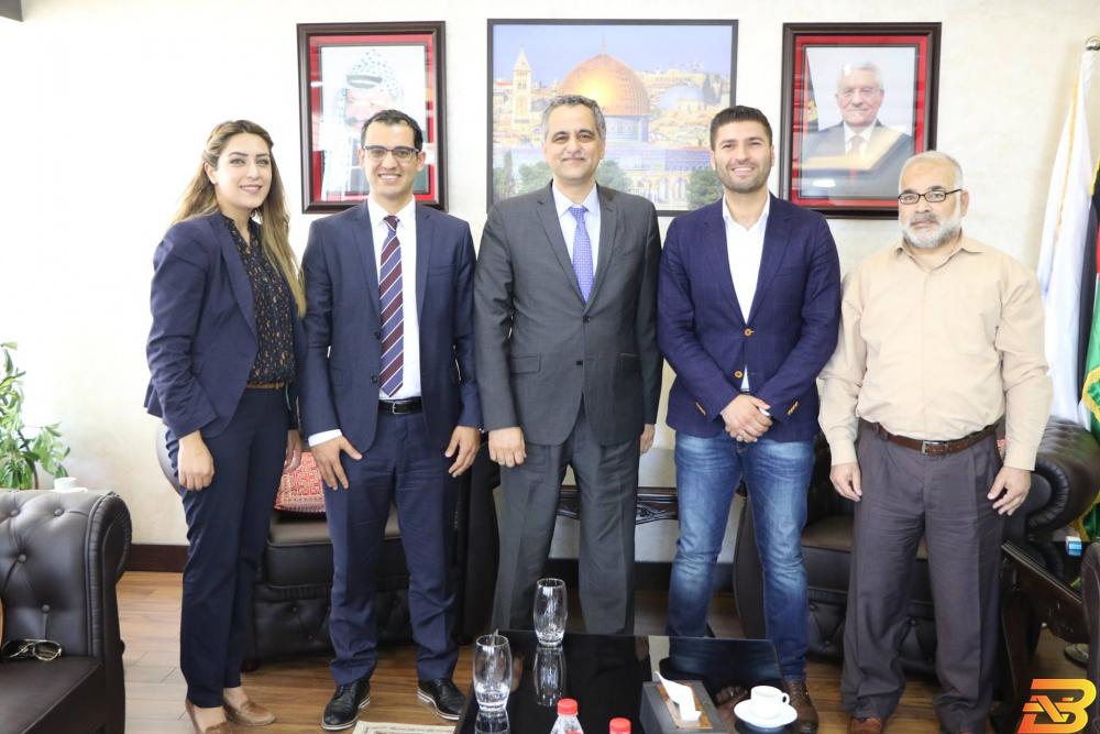 جانب من اللقاء وزير الاتصالات يستقبل شركة فايزر الناشئة