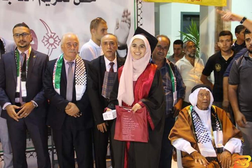 جانب من حفل التكريم بنك القدس يساهم بحفل تكريم المتفوقين في بلدة بيت ليد
