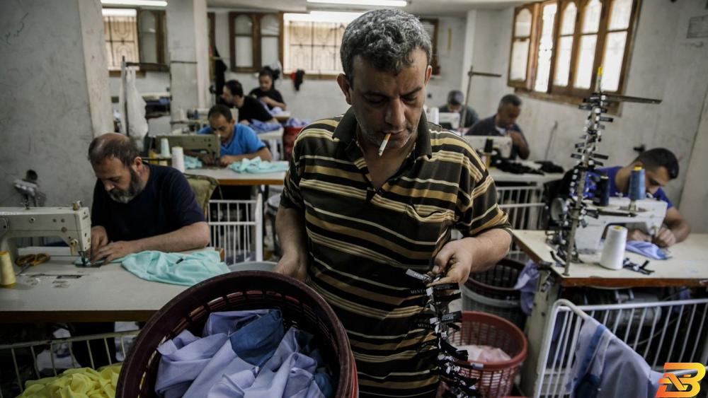 نقص عمال الخياطة المهرة في غزة يحدّ من إعادة الاعتبار للمهنة