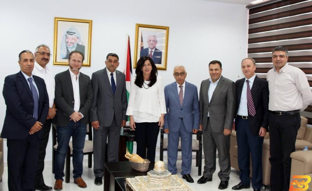 لجنة الانتخابات المركزية للغرف التجارية الصناعية تعقد اجتماعها الأول