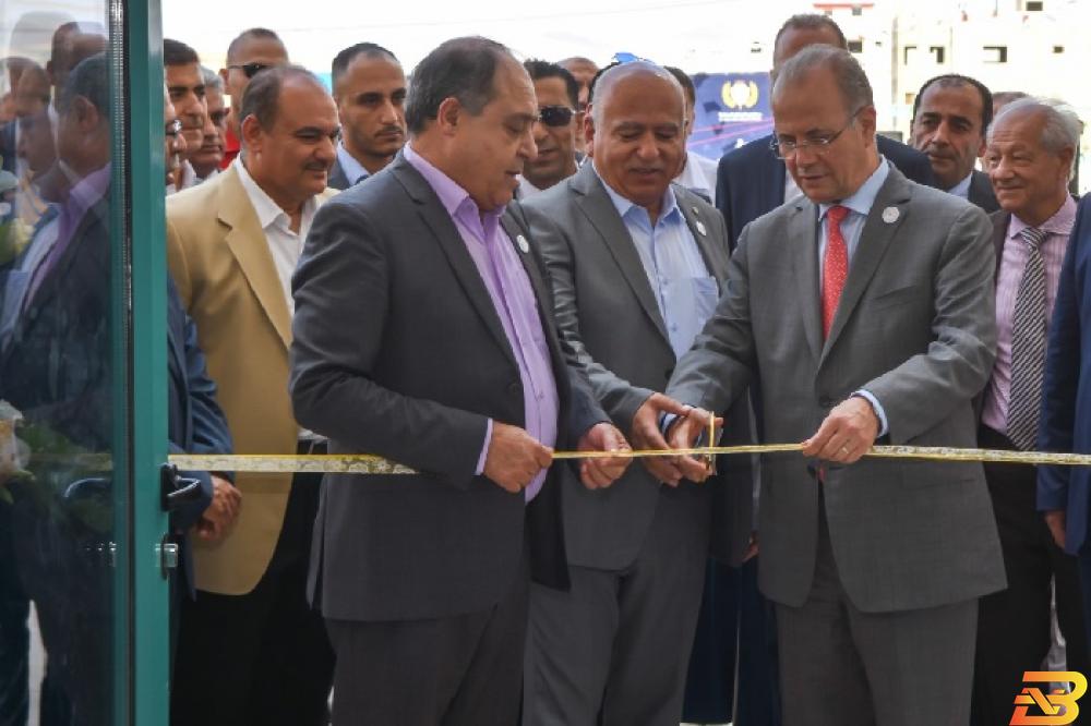 جانب من قص شريط الافتتاح صندوق الاستثمار: شراكتنا مع ’الجنان’ استثمار في بناء اقتصاد المعرفة