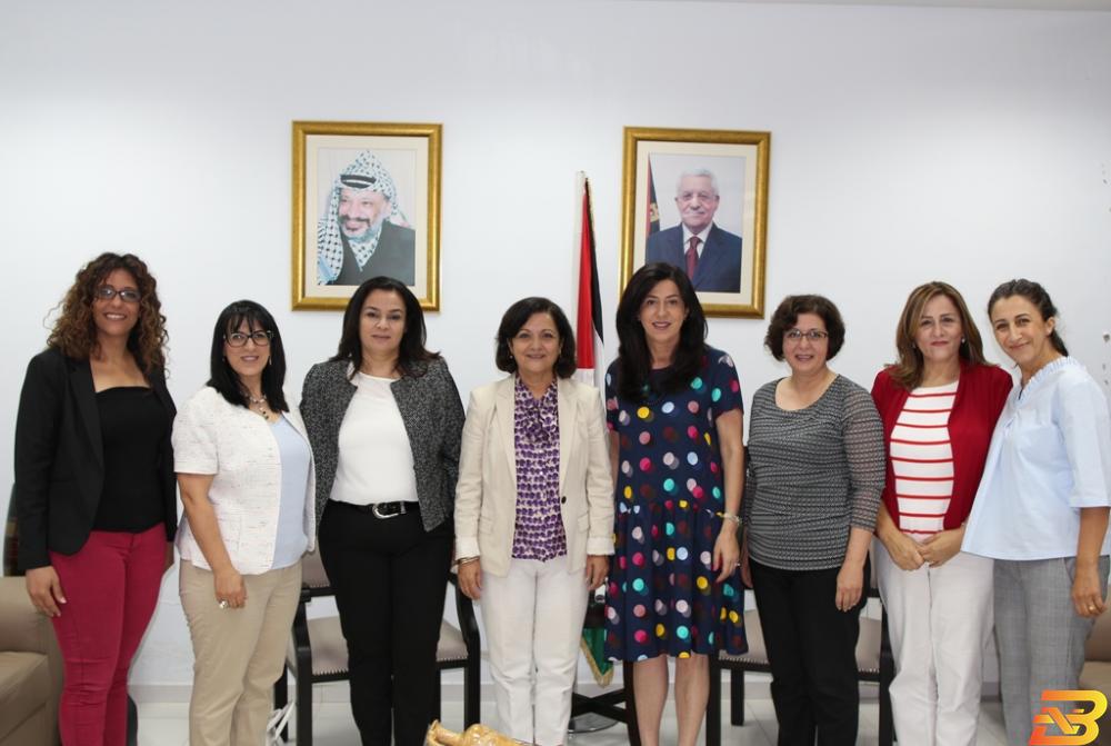 جانب من اللقاء وزيرة الاقتصاد تؤكد أهمية دور المرأة في التنمية الاقتصادية