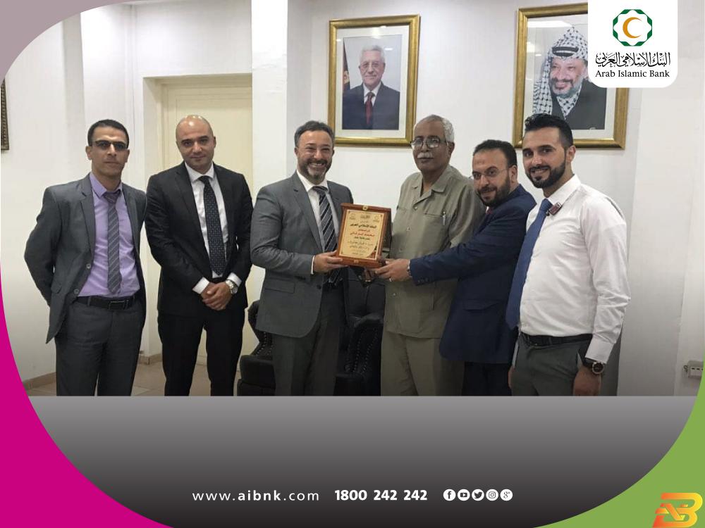 جانب من الزيارة والتكريم وفد من البنك الإسلامي العربي يزور بلدية جنين