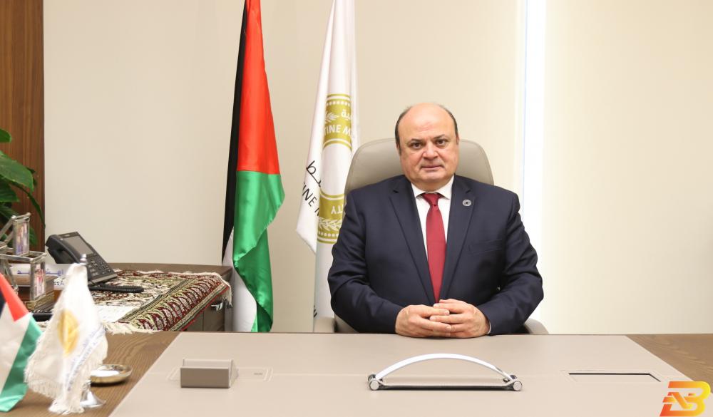 محافظ سلطة النقد الفلسطينية عزام الشوا تنفيذ اتفاقية اندماج فروع البنك الأردني الكويتي في فلسطين وبنك القدس
