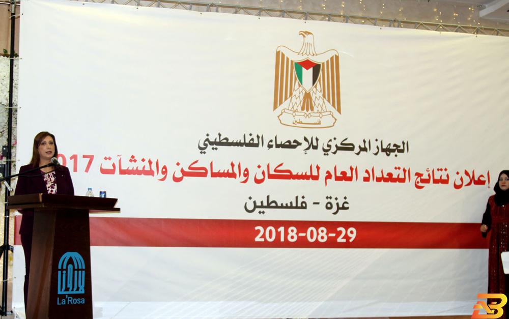 رئيس الجهاز المركزي للاحصاء الفلسطيني علا عوض خلال الإعلان عن النتائج . تصوير رافي الملح-وفا ’الإحصاء’ يعلن نتائج التعداد العام للسكان والمساكن والمنشآت في محافظات غزة