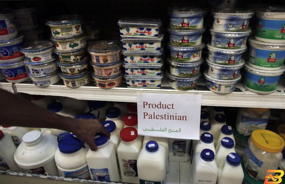 منتجات فلسطينية في أحد المحال التجارية-أرشيف وكالات الإحصاء: ارتفاع أسعار المنتج خلال شهر تموز الماضي