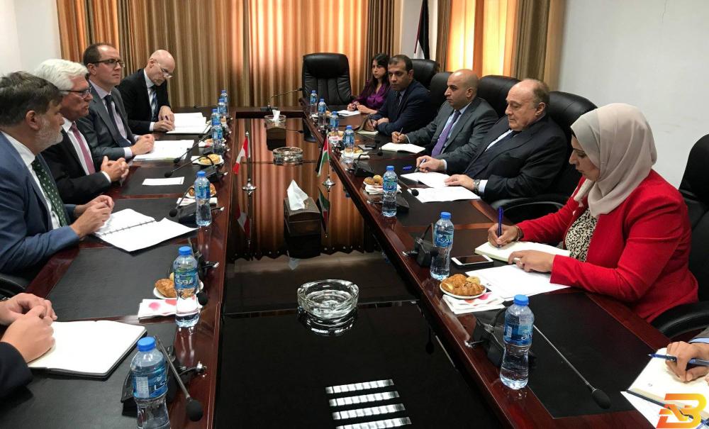 جانب من الاجتماع وزير المالية: القرار الأميركي بوقف دعم ’الأونروا’ غير عقلاني