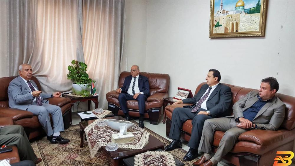 جانب من الاجتماع وزير النقل: جهود لضبط استخدام الدراجات النارية ورسوم تأمينها