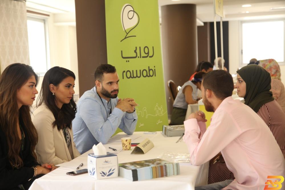 جناح الشركة خلال يوم التوظيف ’مسار العالمية’ تشارك في يوم توظيفي لقطاع السياحة