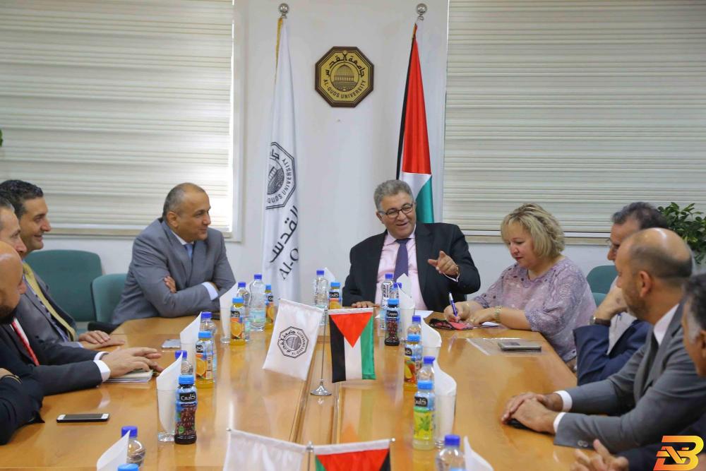 جانب من اللقاء أبوكشك يستقبل الرئيس التنفيذي لمجموعة الاتصالات الفلسطينية