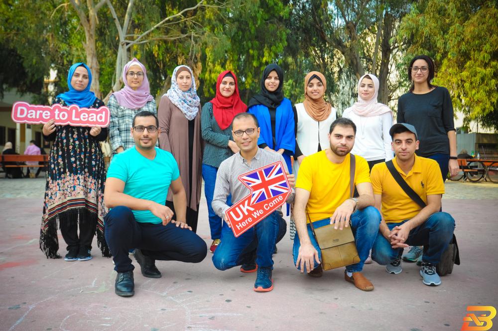 مجموعة من الأكاديميين المستفيدين من منحة "هيسبال" التي يقدمها المجلس الثقافي البريطاني وهم متجهون لاستكمال تعليمهم العالي في المملكة المتحدة المجلس الثقافي البريطاني يعلن عن برنامج جديد لتوفير فرص تعليمية لصالح الشباب الفلسطيني