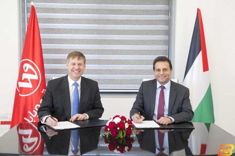 اتفاق شراكة بين القنصلية البريطانية والوطنية موبايل