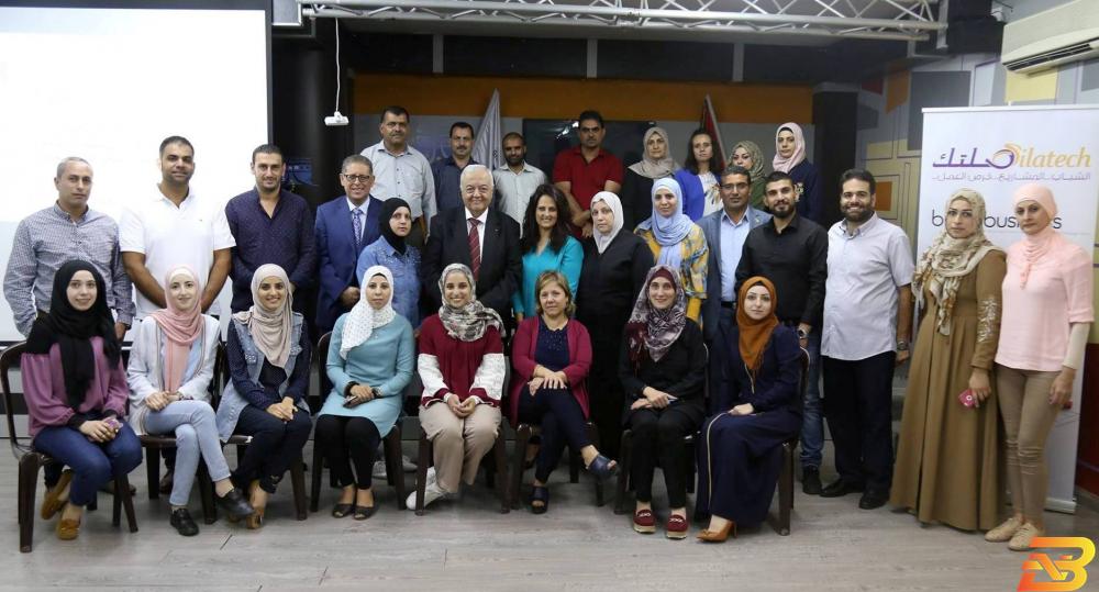 صورة جماعية للمشاركين في التدريب ’العمل’ تختتم دورة تدريبية لإعداد المدربين في مجال تنمية المهارات الحياتية