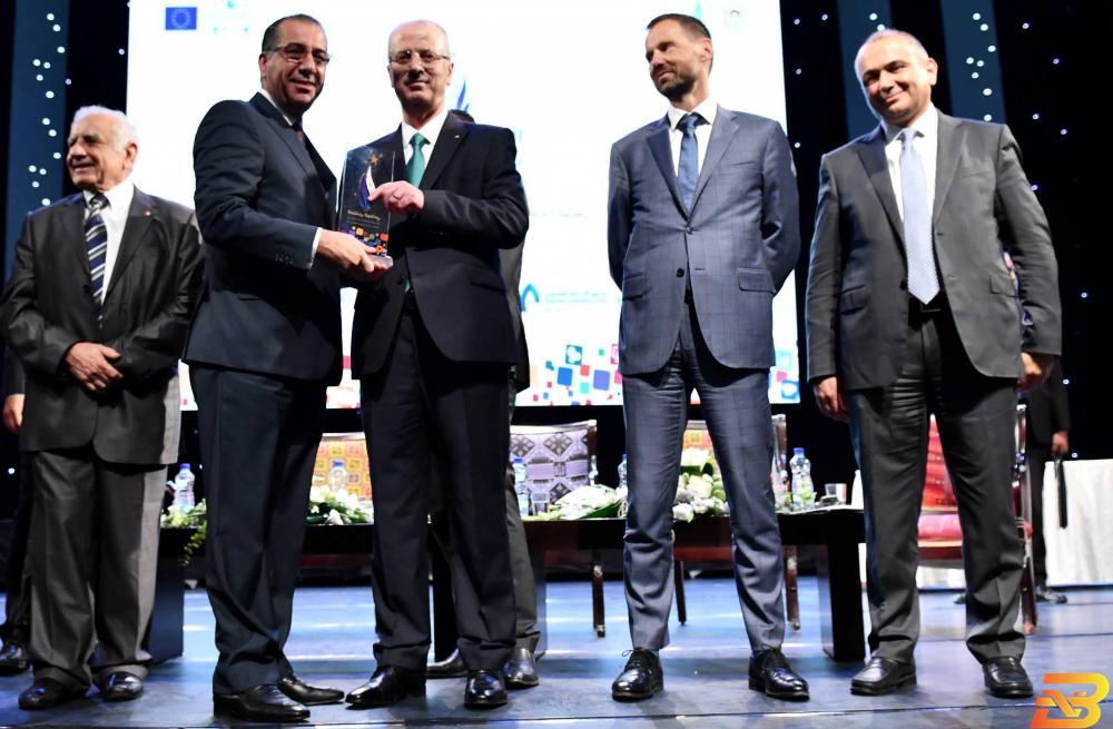 جانب من تكريم بنك القدس بنك القدس يدعم المنتدى الوطني للإبداع والريادة