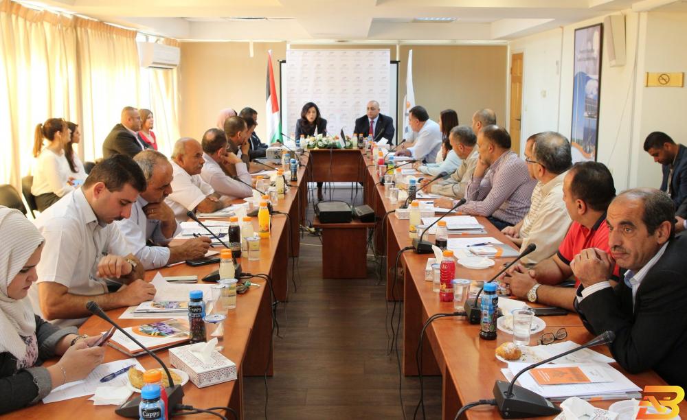 جانب من الورشة وزيرة الاقتصاد: ماضون في تبسيط اجراءات الاستثمار وتقديم المزيد من التسهيلات