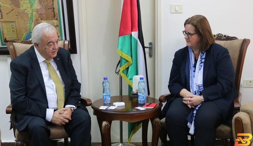 جانب من لقاء وزير العمل مع كريستن غريس سكرتير الدولة البرلماني في وزارة العمل والشؤون الاجتماعية الألمانية وزير العمل: 40% من العمال لا يحصلون على الحد الأدنى من الأجور