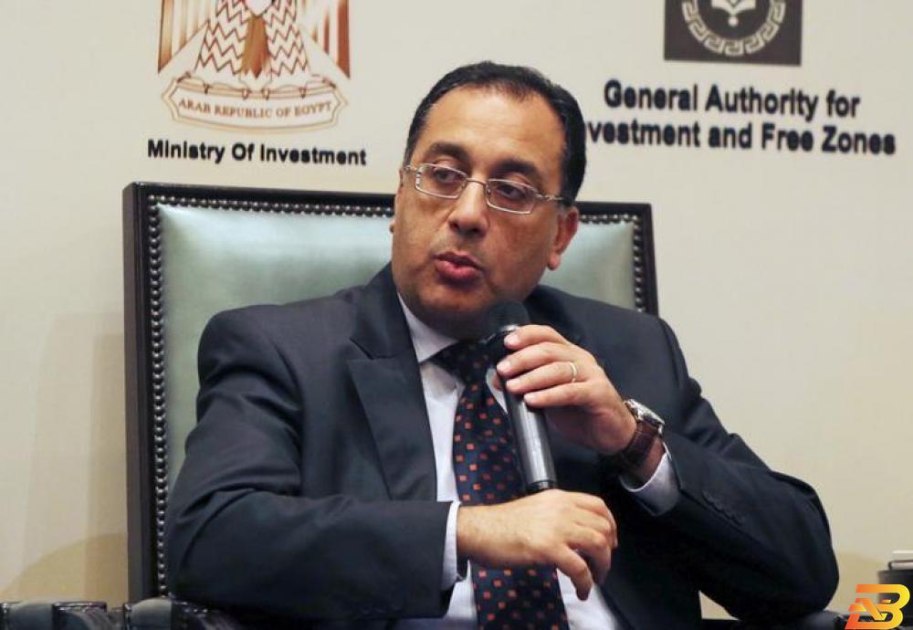 رئيس الوزراء المصري يعمل على تقليص موظفي القطاع العام 
