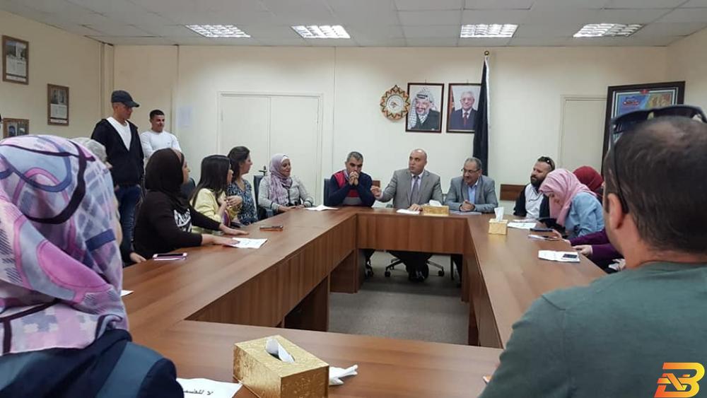 جانب من اللقاء وكيل وزارة العمل للمعتصمين: وجود قانون الضمان الاجتماعي ضروري!