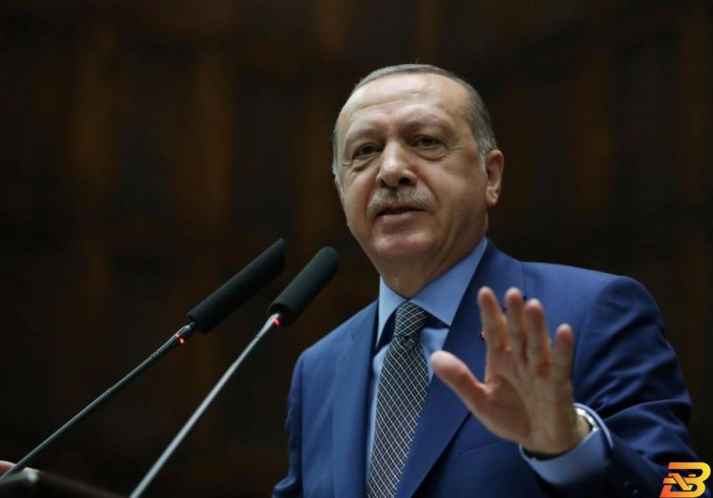 الرئيس التركي طيب أردوغان يتحدث في مقر البرلمان بأنقرة يوم 30 أكتوبر تشرين الأول 2018. صورة حصلت عليها رويترز من الرئاسة التركية أردوغان: لن نسمح للدول الأخرى بالتنقيب عن الغاز في المياه التركية أو شمال قبرص