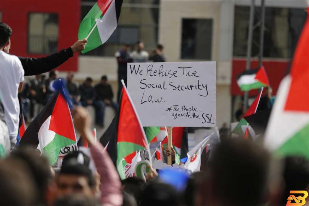 جانب من التظاهرات الاحتجاجية على القانون-تصوير عباس مومني-أ ف ب تأجيل التطبيق الإلزامي لقانون الضمان الاجتماعي 6 أشهر