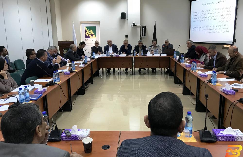 جانب من الجلسة توصية بسن قوانين رادعة للحد من ظاهرة التهريب الجمركي