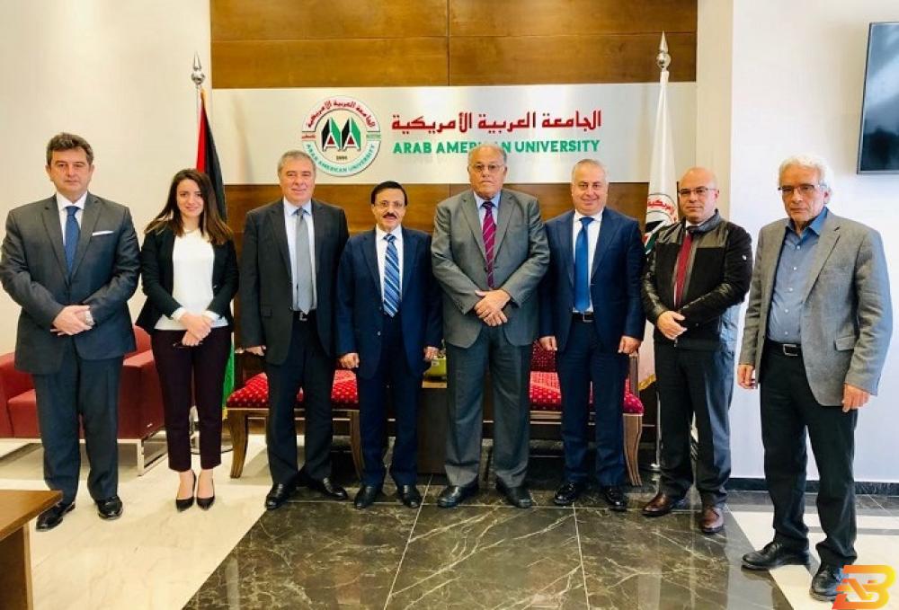 المشاركون في اللقاء الجامعة العربية الأمريكية وبنك فلسطين يبحثان التعاون المشترك