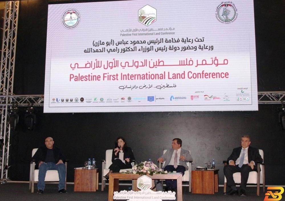 جانب من مشاركة وزيرة الاقتصاد في جلسات المؤتمر عودة: إجراءات حكومية لتحفيز الاستثمار في قطاع الأراضي