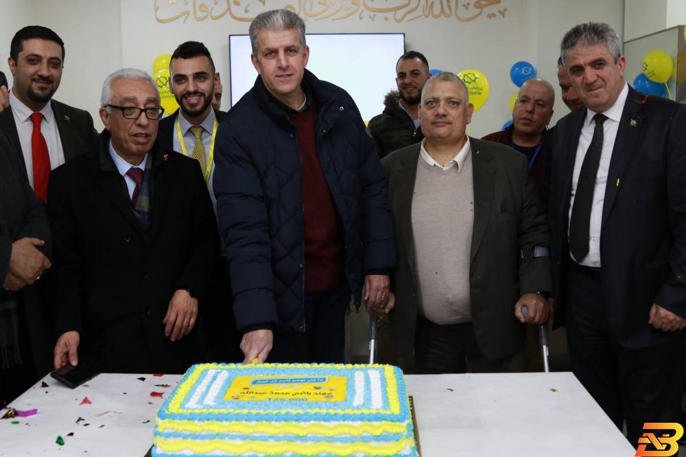 جانب من تسليم الجائزة ’الإسلامي الفلسطيني’ يحتفل بالفائز 12 في حملة ’توفير كريم’