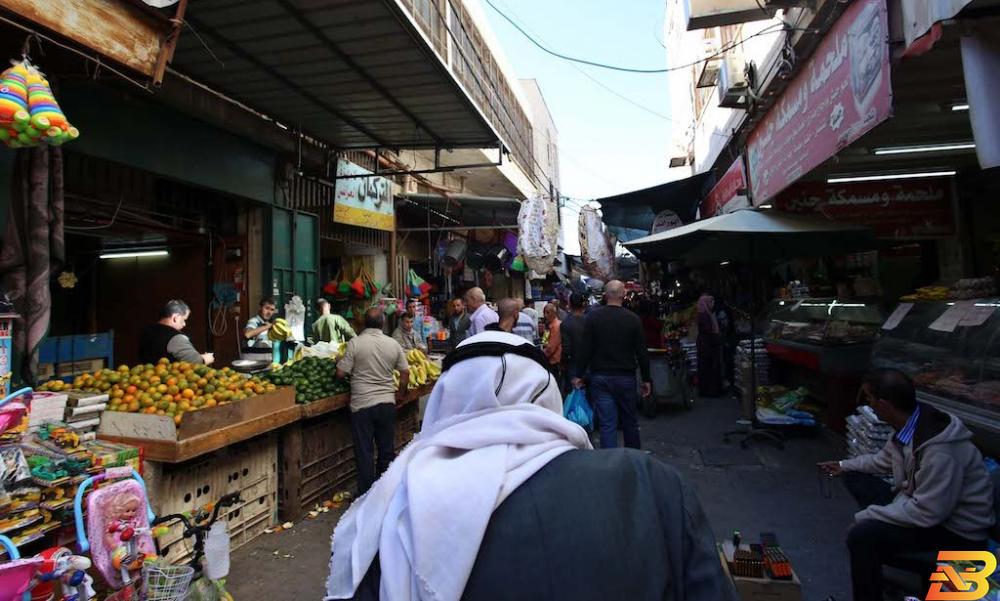 صورة توضيحية-مواطنون في أحد أسواق جنين-أرشيف وفا 29 مرشحا يتنافسون على عضوية مجلس إدارة غرفة تجارة وصناعة جنين