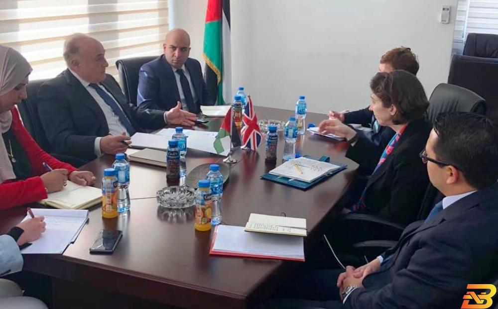 جانب من الاجتماع وزير المالية يبحث التعاون مع مديرة الوكالة البريطانية