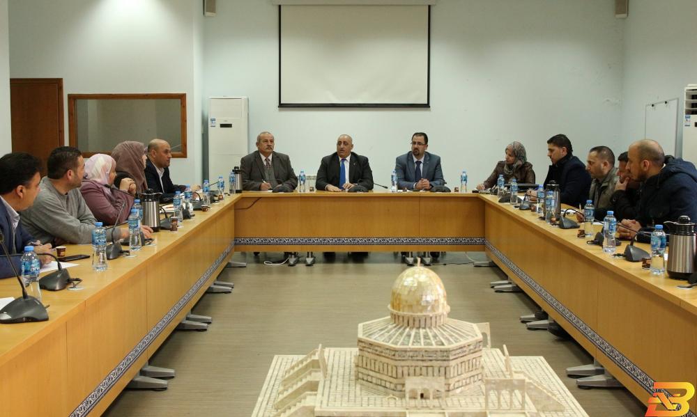 جانب من الاجتماع وزارة الاقتصاد تبحث إجراءات ضبط وتنظيم السوق الداخلية