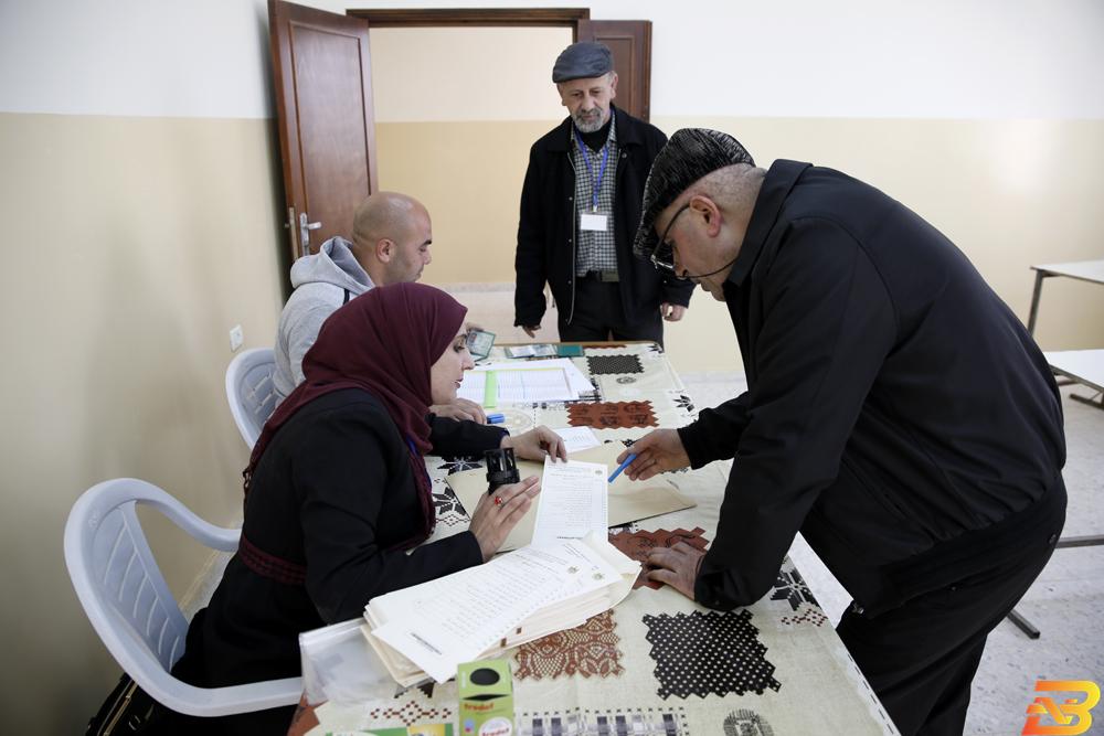 جانب من انتخابات الغرفة التجارية في طولكرم-تصوير مصطفى أبو دية انتخابات الغرف التجارية...غياب ملفت للعنصر النسائي