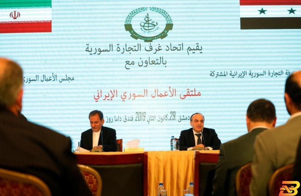 إسحاق جهانجيري نائب الرئيس الإيراني (إلى اليسار) خلال منتدى للأعمال مع رئيس الوزراء السوري عماد خميس في دمشق يوم الثلاثاء. تصوير: عمر صناديقي - رويترز سوريا وإيران تبرمان اتفاقا يسمح بالتحويلات البنكية لتسهيل إعادة البناء