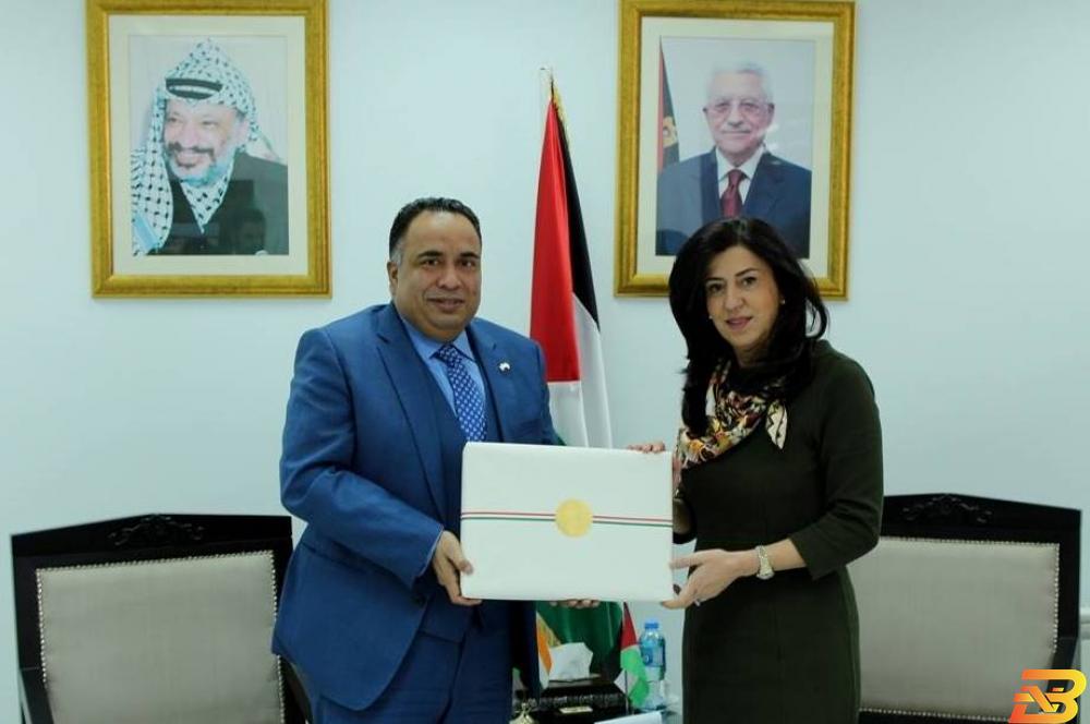 جانب من اللقاء وزيرة الاقتصاد والسفير الهندي يبحثان سبل تعزيز علاقات التعاون الاقتصادية